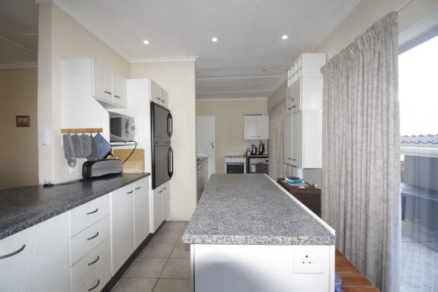 4 Bedroom Property for Sale in Paradise Beach Eastern Cape